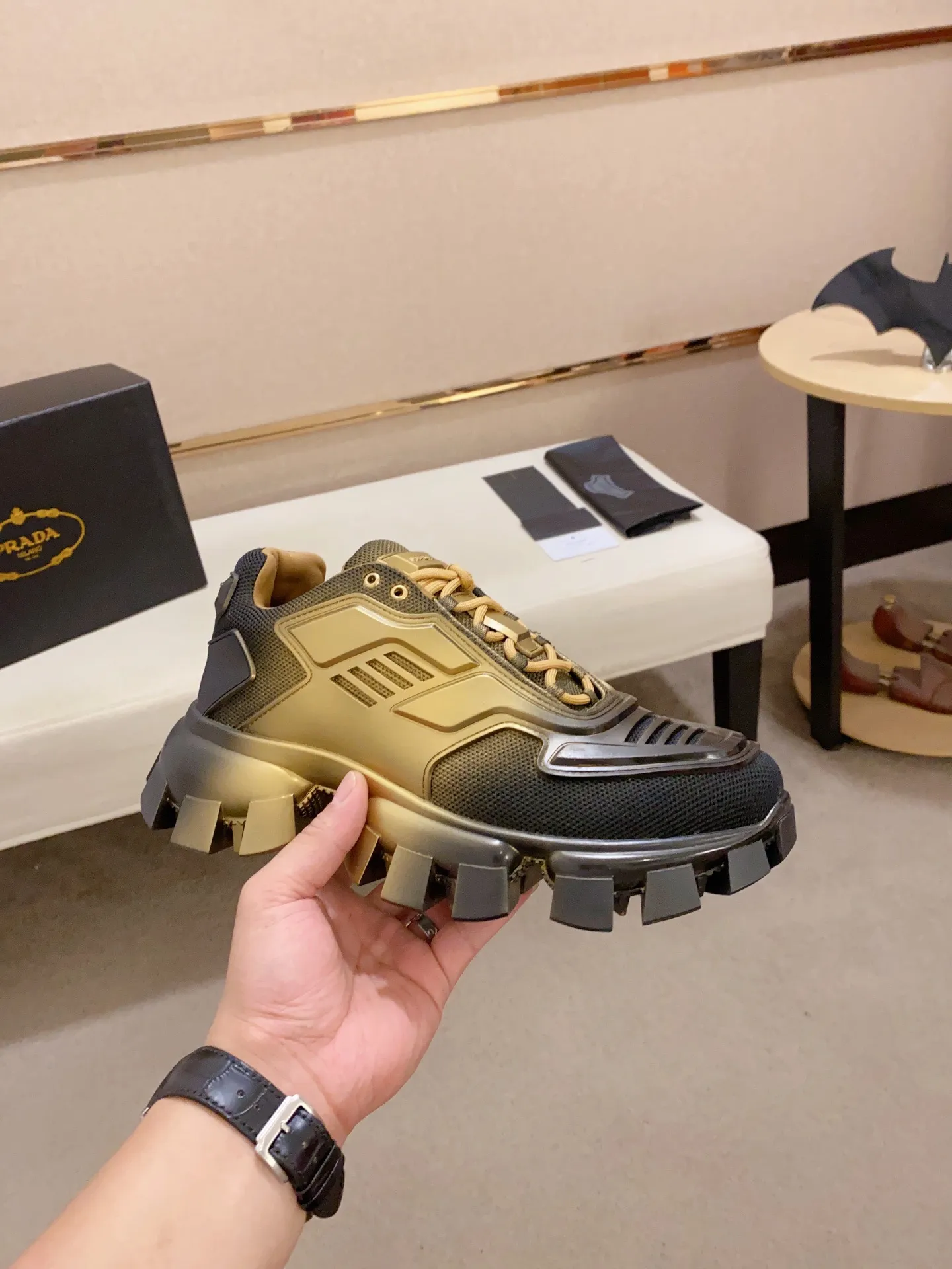Factory price 600 men's shoes 💰 ✔️✔️✔️High version High quality new PRADA (Prada) counters are on the market simultaneously, new men's shoes, 😘fabrics are selected from first-layer cowhide. Lining: imported elastic mesh➕cowhide lining. 👍🏿High-end☄️Open-molded non-slip rubber outsole, exquisite lines, simple and elegant, comfortable and high-end for leisure travel. Number of yards: 38 to 44.